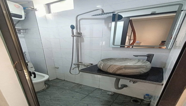 Cực hiếm bán nhà riêng mới đẹp Phố Hồng Mai 5 tầng x 30m2, 4.2 tỷ - 30m ra mặt phố